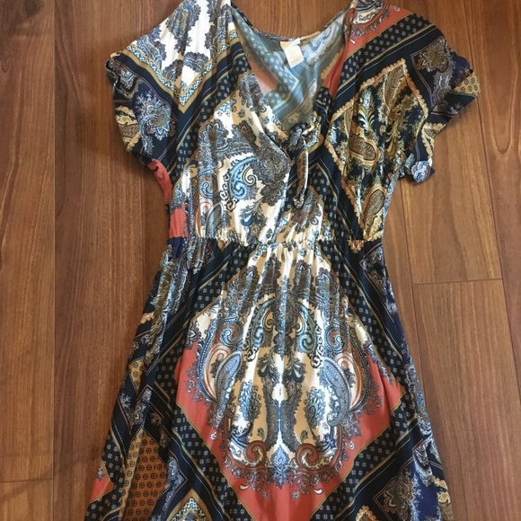 Front tie patterned V-neck dress - Picture 4 of 6